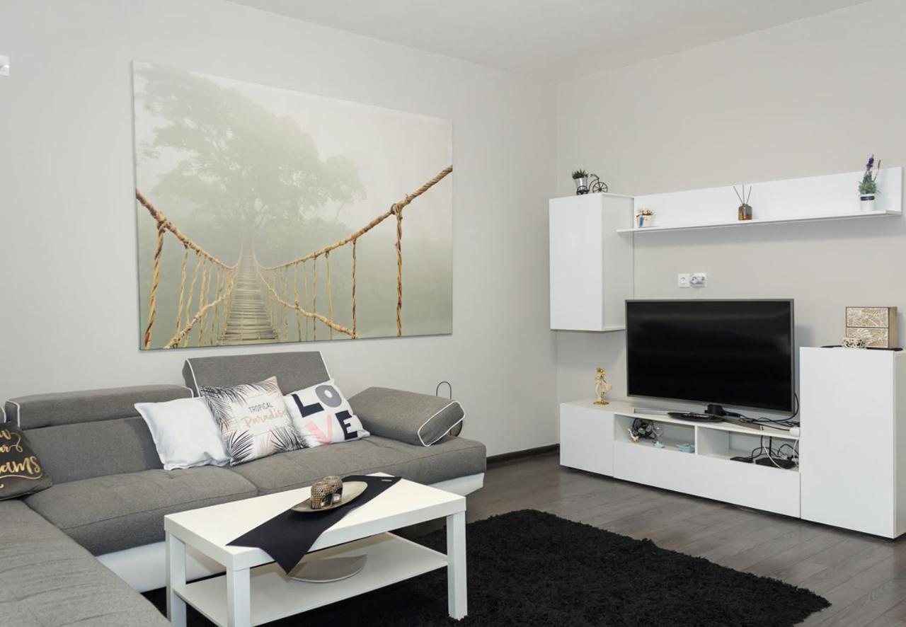 Cosy And Modern 1Bd Flat Near The City Centre By Flat Mаnager ヴァルナ エクステリア 写真